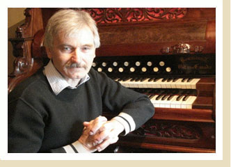 Реставратор фисгармонии