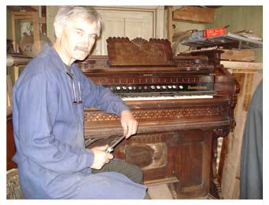 Фисгармония «Woodstok» перед реставрацией.