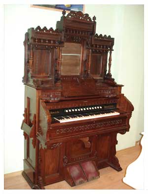 Фисгармония «Woodstok» после реставрации.